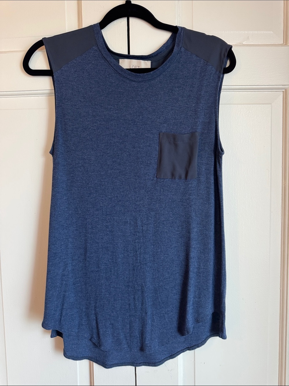 EUC LOFT Navy Heather Tee with Dark Navy Crepe Contrast Pocket/Shoulders Cute!